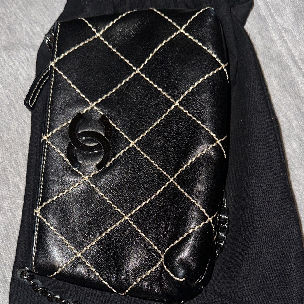 Chanel Surpique Chain Pochette – Black Leather